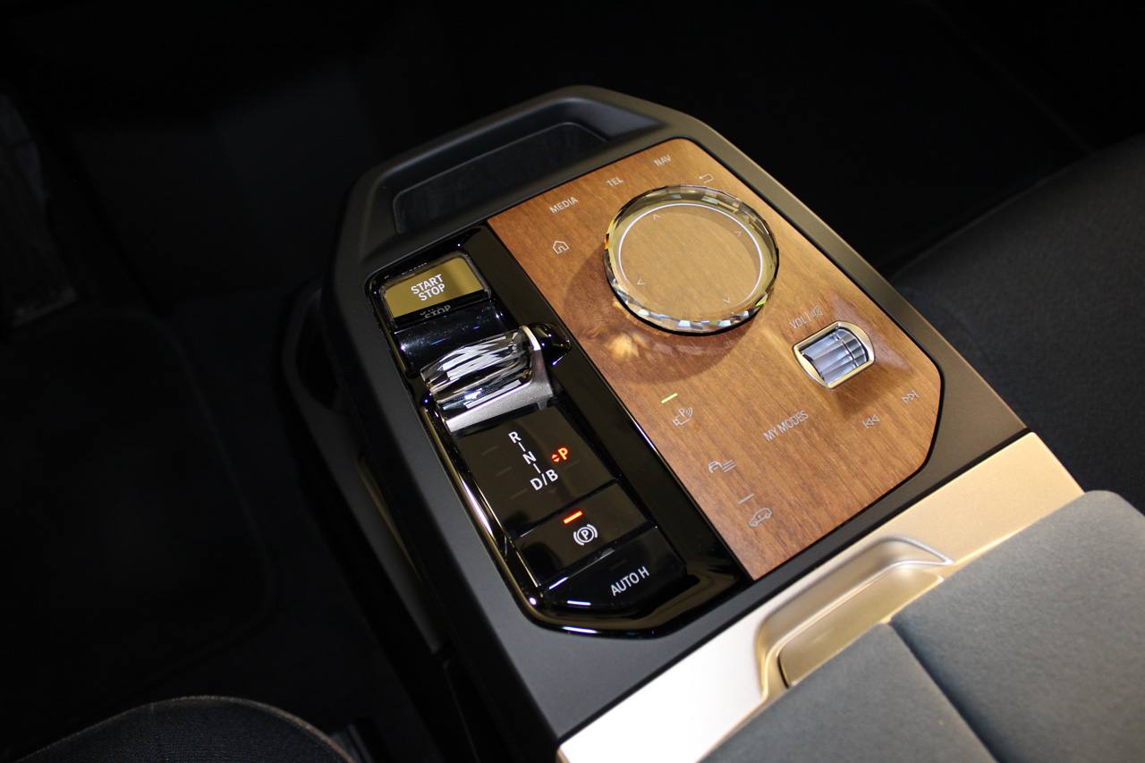 BMW IX xDrive50 523cv FULL EQUIPE