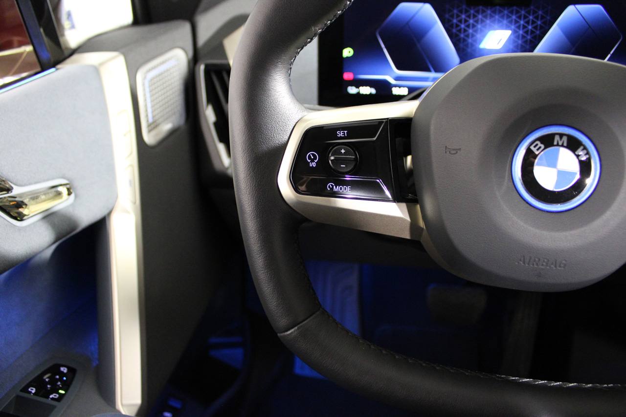 BMW IX xDrive50 523cv FULL EQUIPE