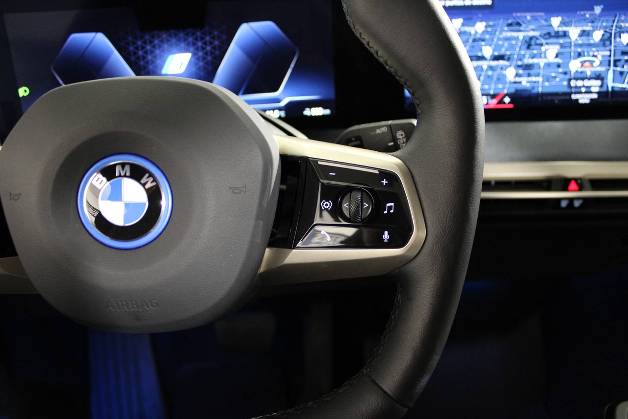 BMW IX xDrive50 523cv FULL EQUIPE