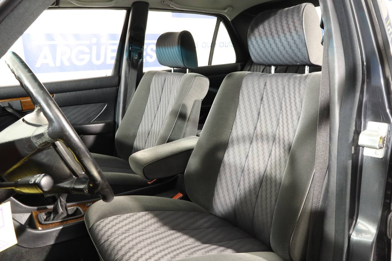 Mercedes Benz 300 SE IMPECABLE 180cv