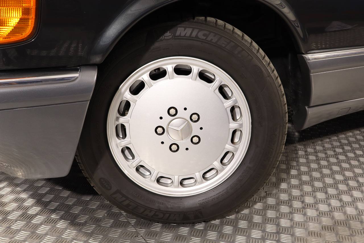 Mercedes Benz 300 SE IMPECABLE 180cv