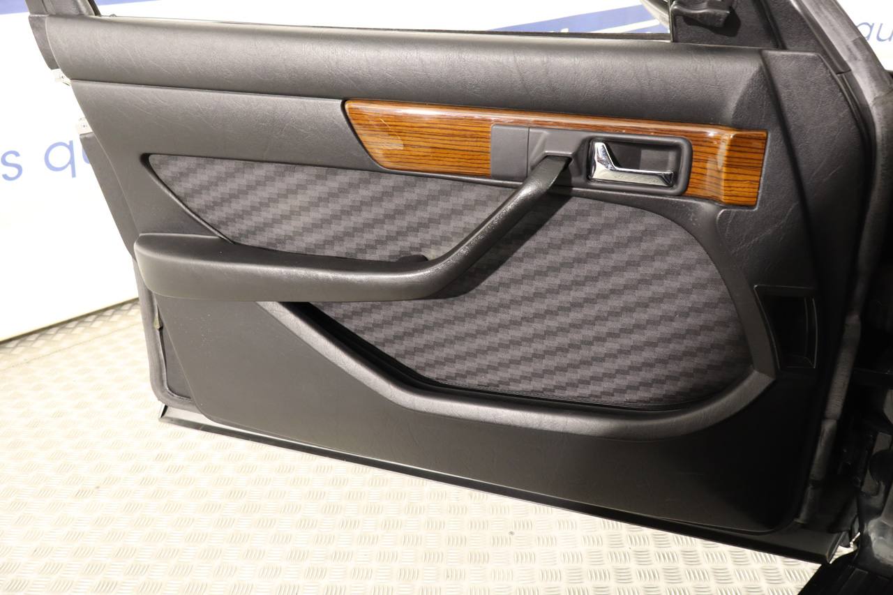 Mercedes Benz 300 SE IMPECABLE 180cv