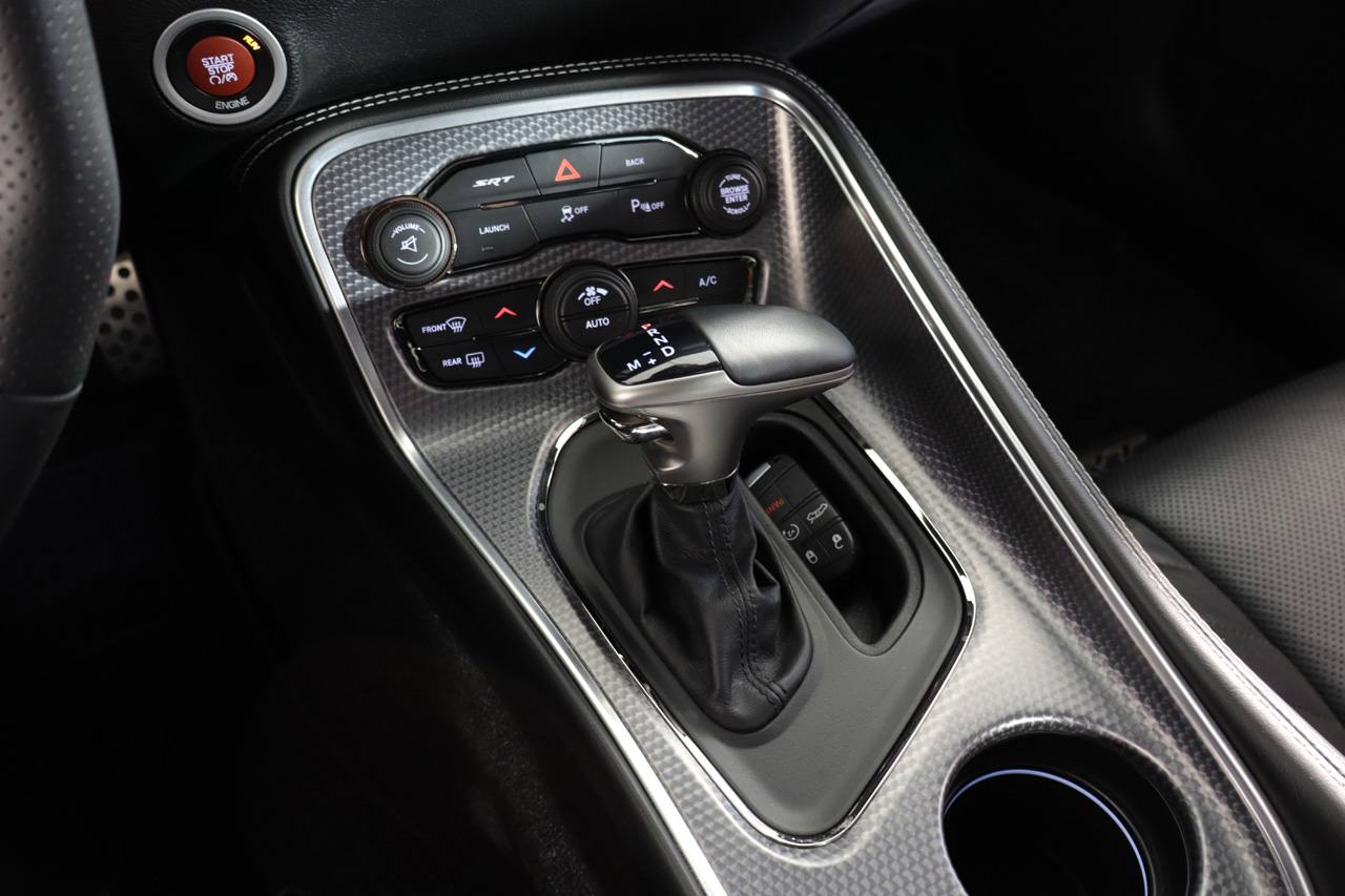 Dodge Challenger SRT 6.2 V8 Hellcat 717cv