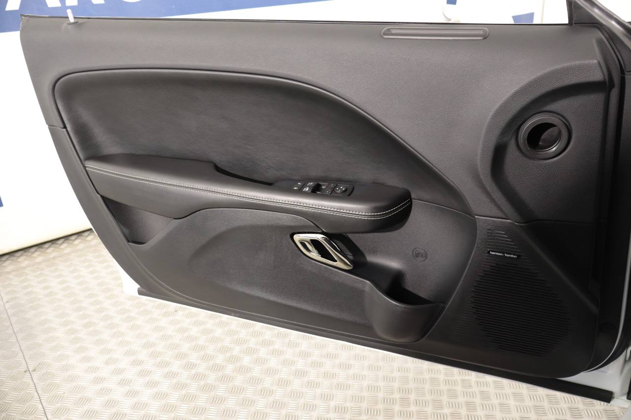 Dodge Challenger SRT 6.2 V8 Hellcat 717cv