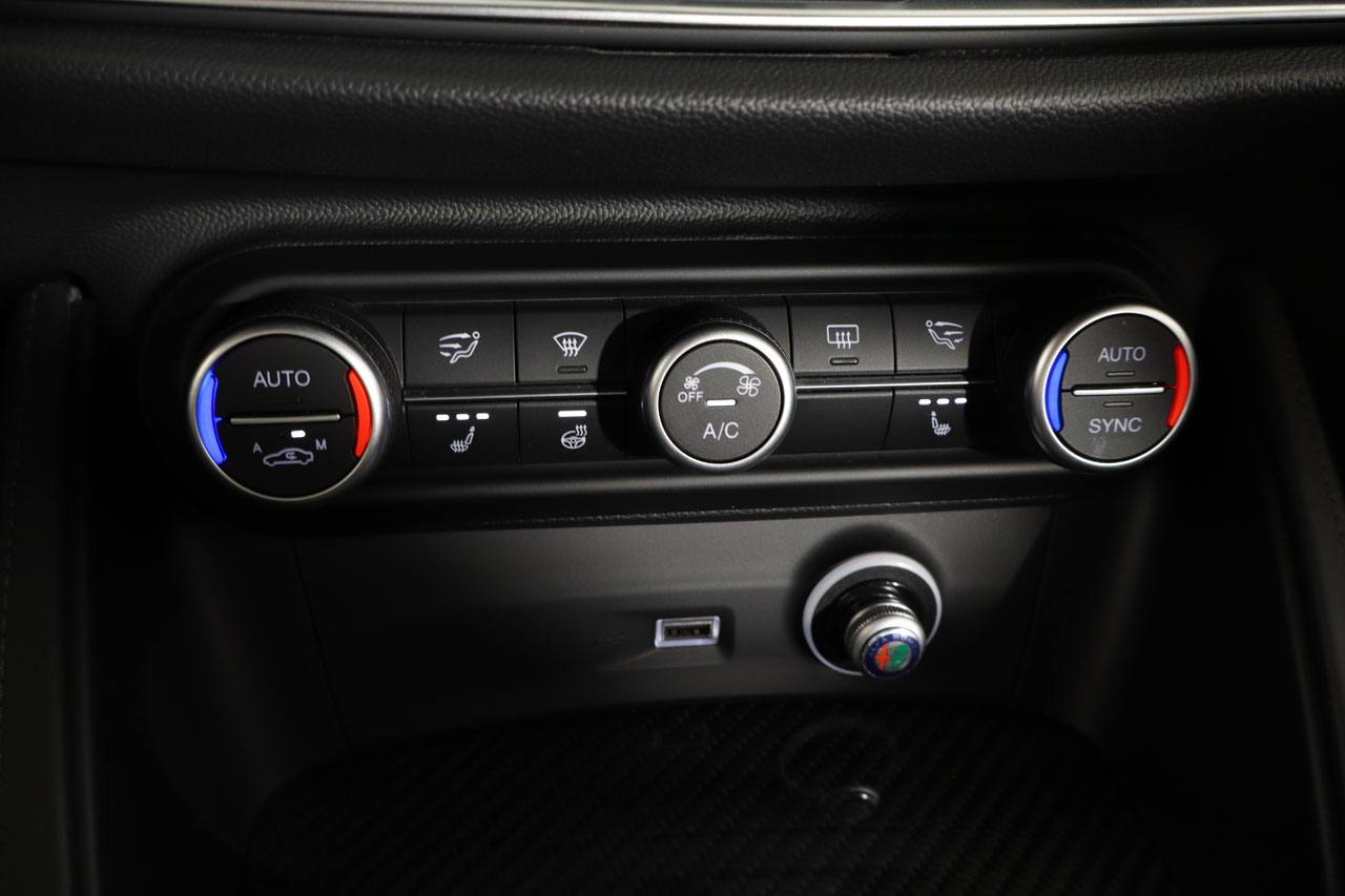 Alfa Romeo Stelvio Quadrifoglio 2.9 V6 Bi-turbo 510cv