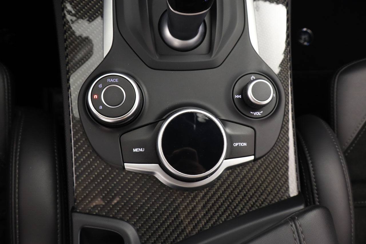 Alfa Romeo Stelvio Quadrifoglio 2.9 V6 Bi-turbo 510cv