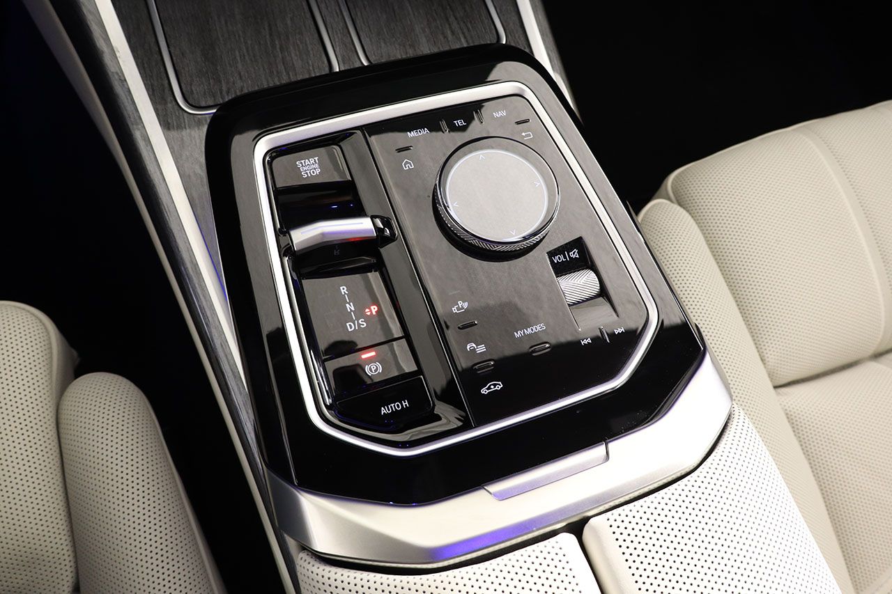 BMW 750e xDrive M Sport 489cv FULL EQUIPE