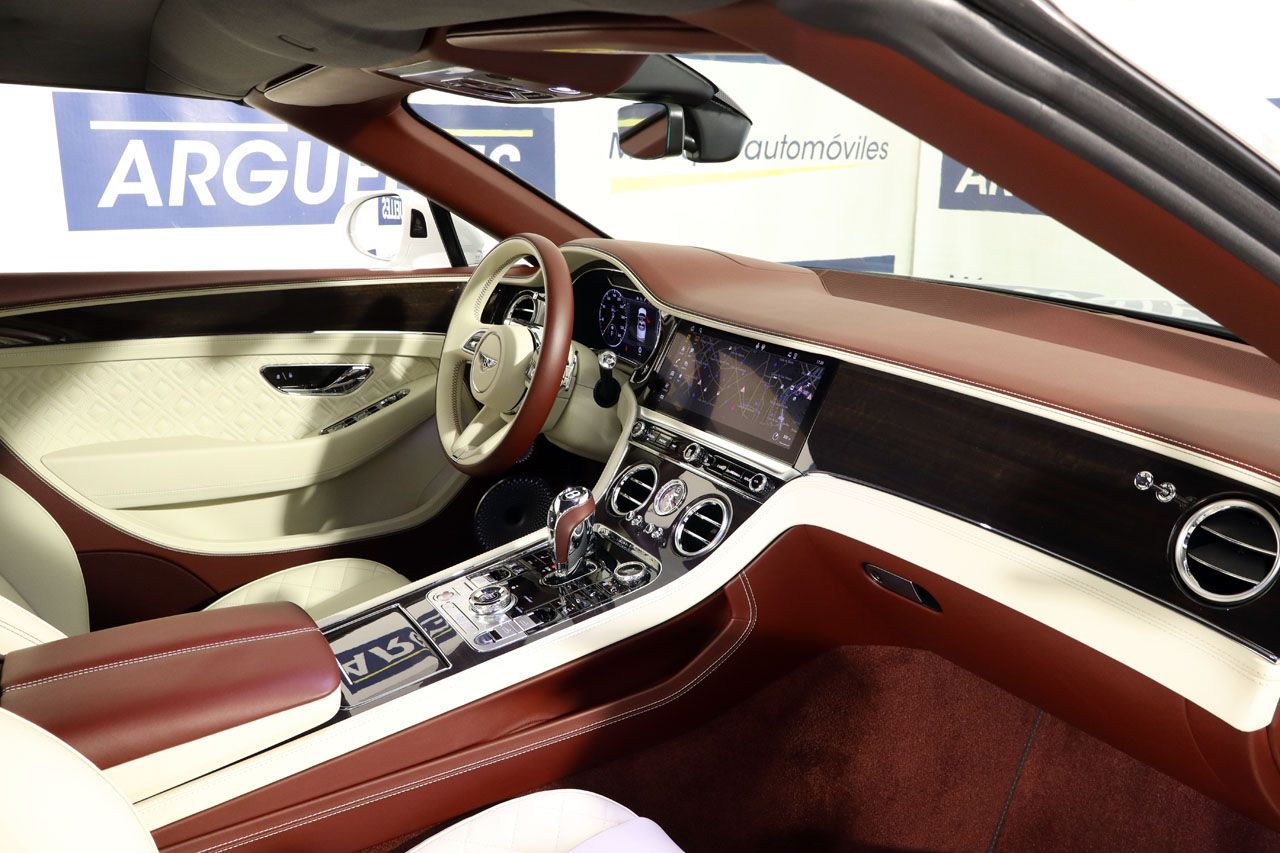 Bentley Continental GTC V8 Mulliner Cabrio 549cv