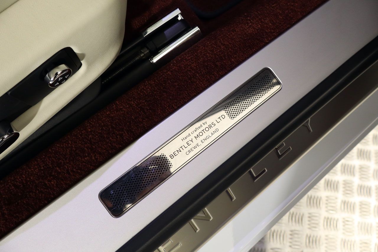 Bentley Continental GTC V8 Mulliner Cabrio 549cv