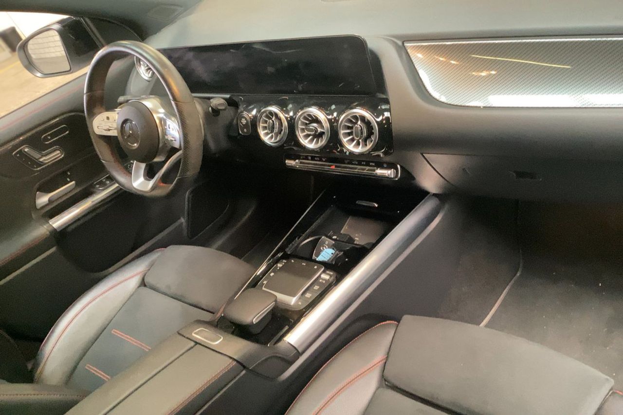 Mercedes Benz GLA 180 AMG Line