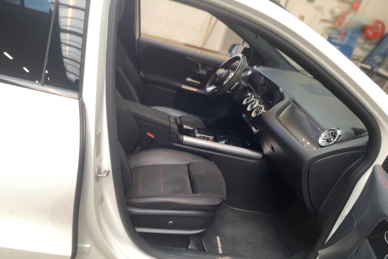 Mercedes Benz GLA 180 AMG Line