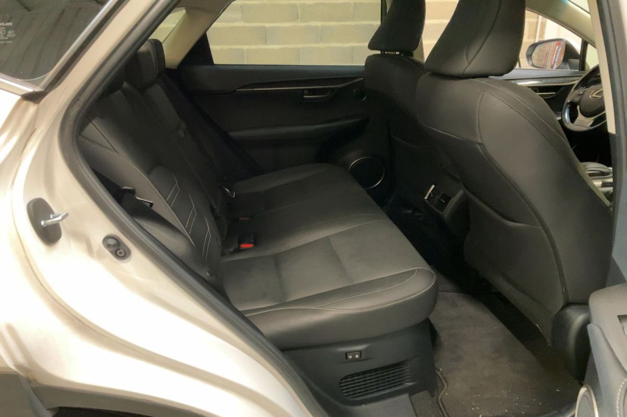 Lexus NX 300h Luxury 4WD 197cv