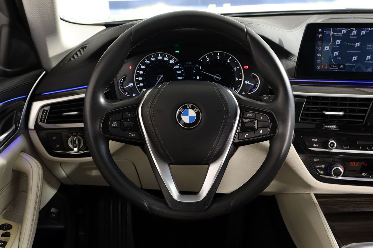 BMW 530 i Touring Luxury 252cv