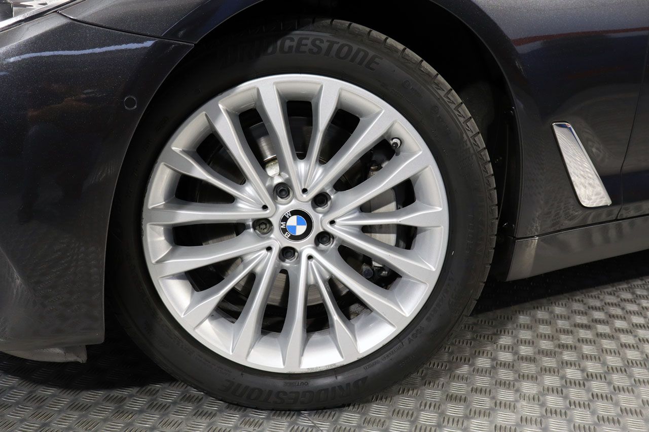 BMW 530 i Touring Luxury 252cv