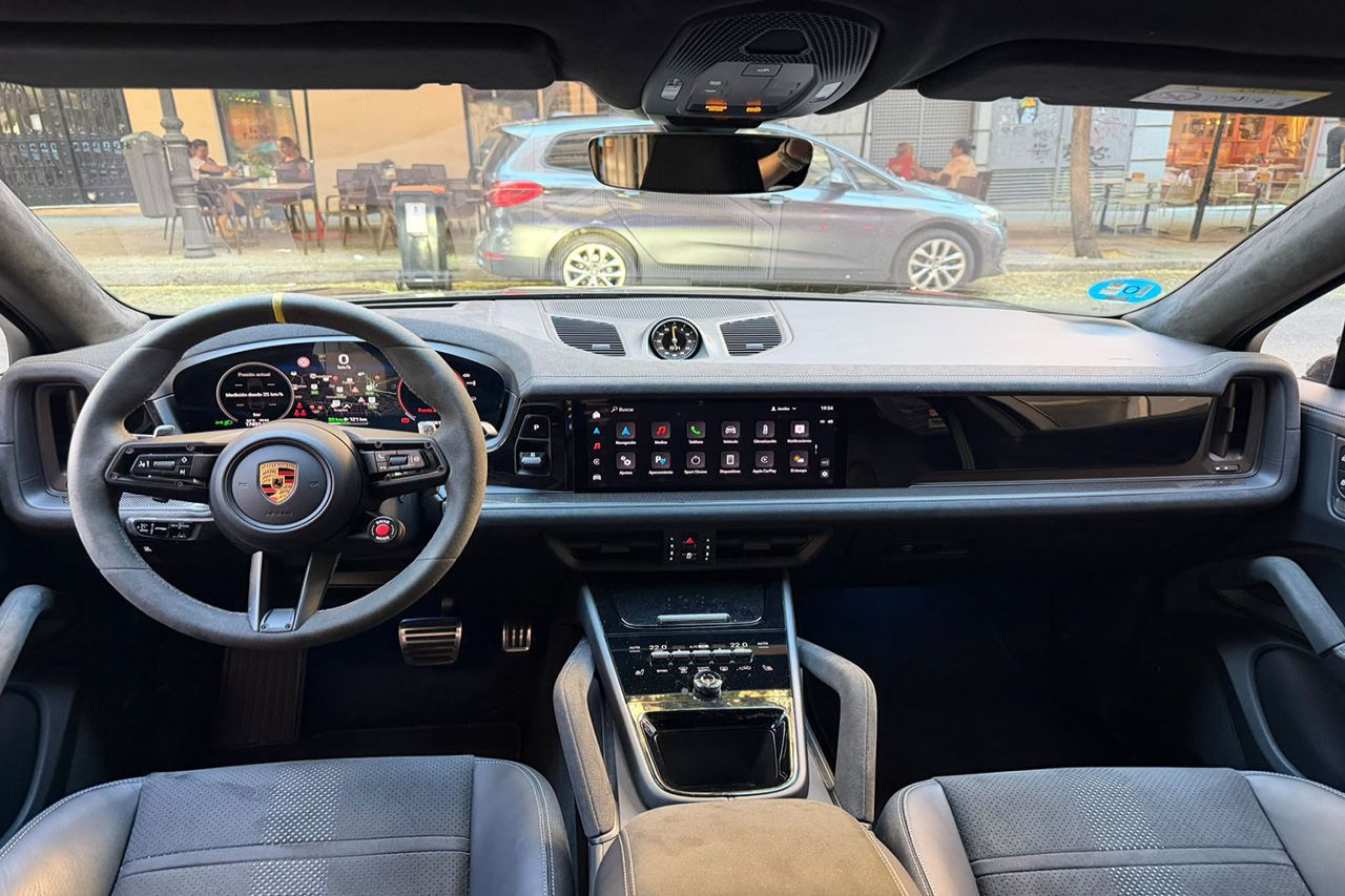 Porsche Cayenne Coupe Turbo GT E Hybrid 739cv
