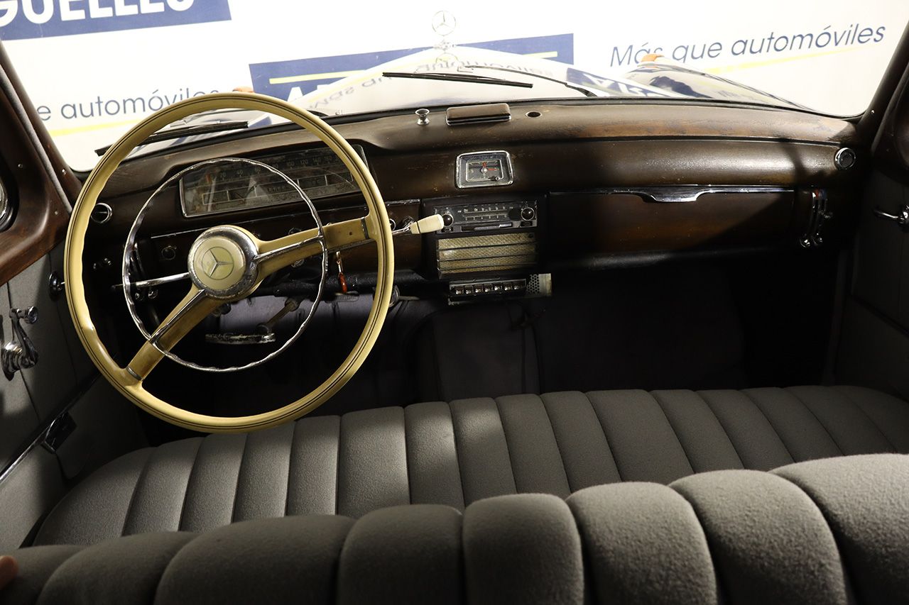 Mercedes Benz 220s Ponton