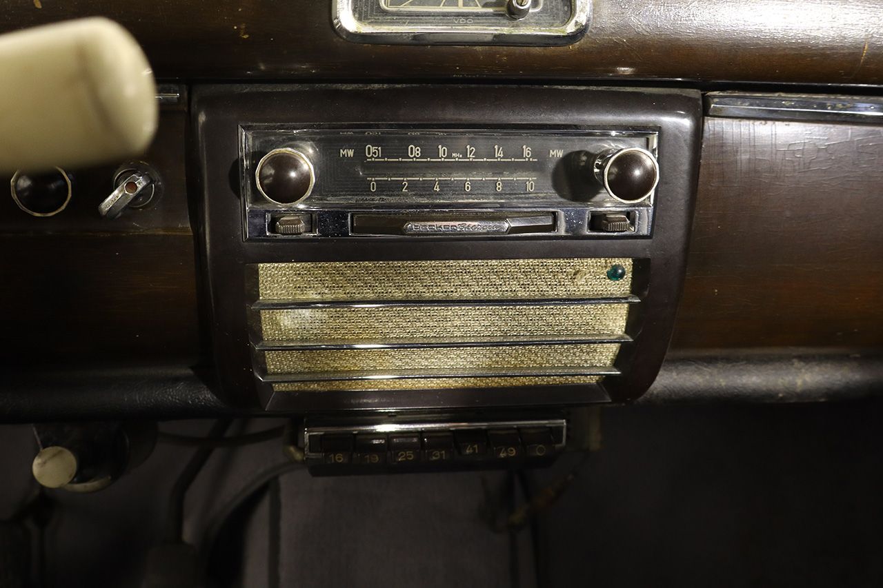 Mercedes Benz 220s Ponton