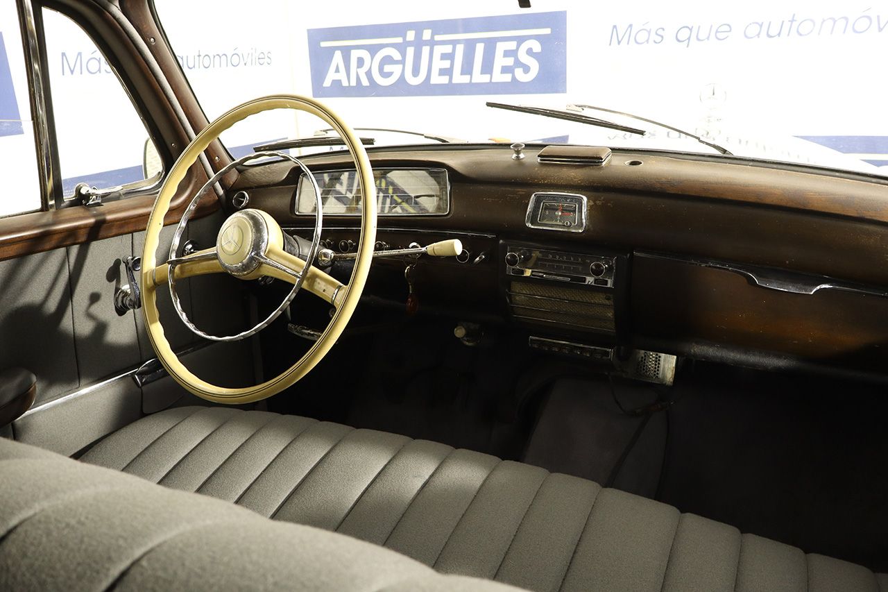 Mercedes Benz 220s Ponton