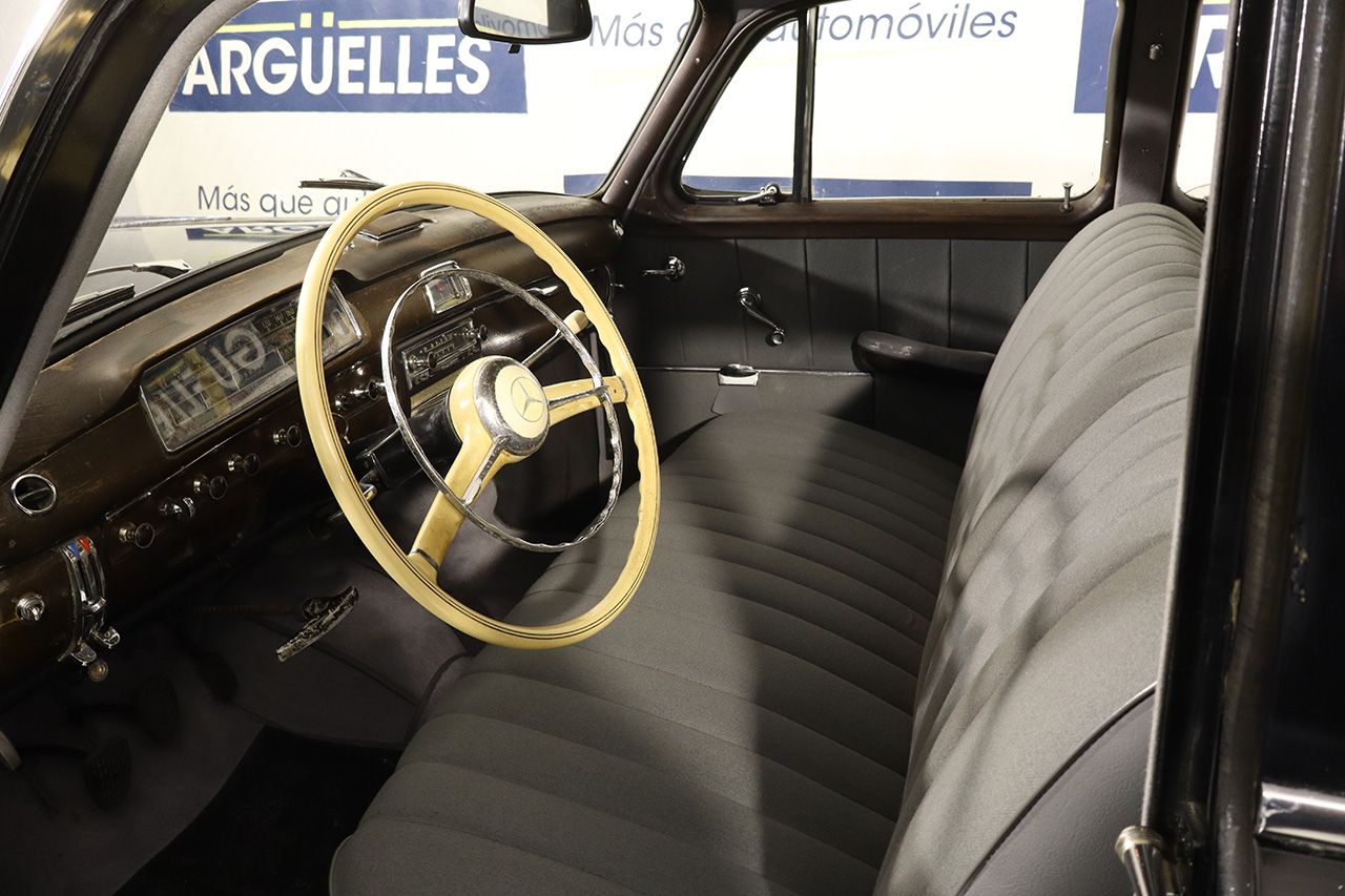 Mercedes Benz 220s Ponton