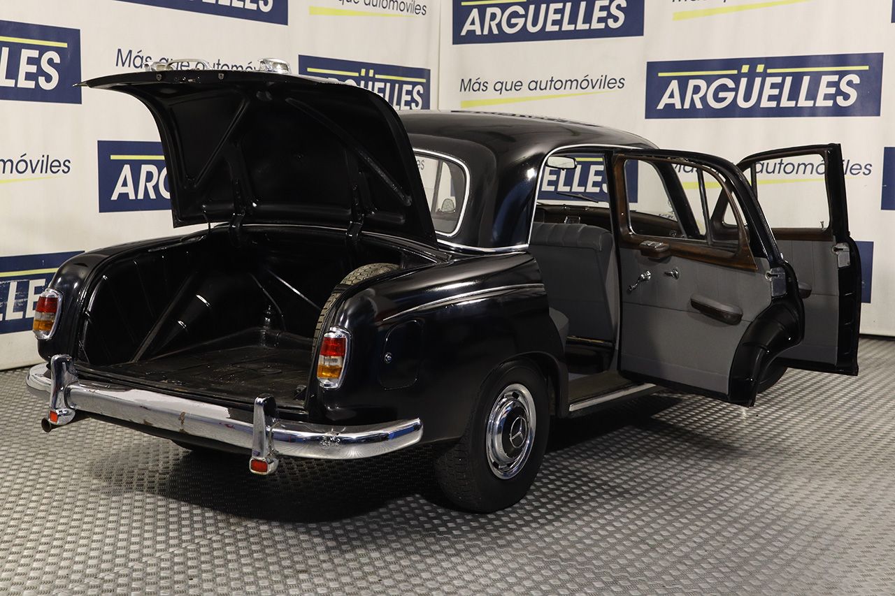 Mercedes Benz 220s Ponton
