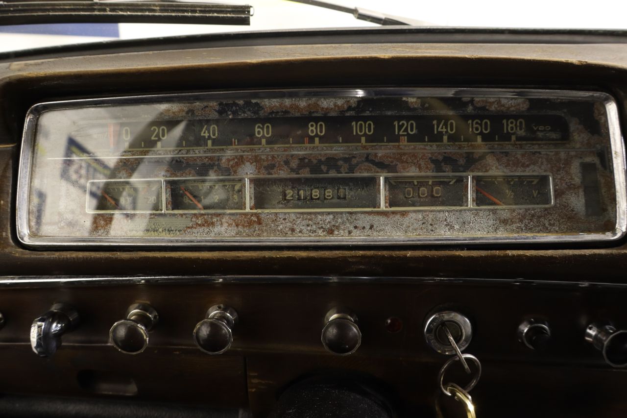 Mercedes Benz 220s Ponton